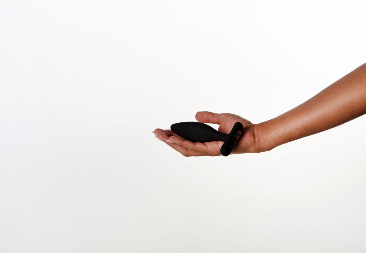 Je Joue Vesta Vibrating Butt Plug Black