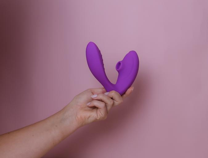Voodoo Beso Plus Clitoral Suction Vibe