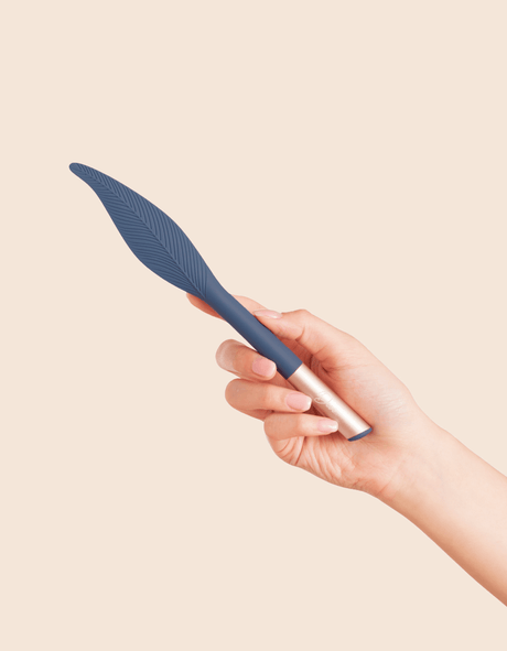 Deia The Feather - Vibrating Tickler
