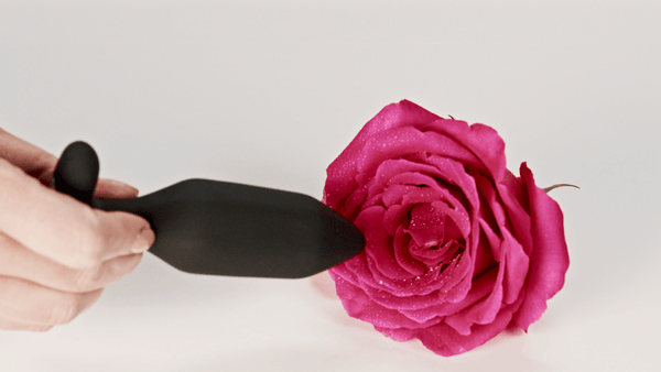 Je Joue Onyx Vibrating Butt Plug Black