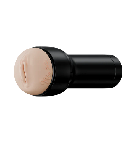 FeelNicolette Stroker